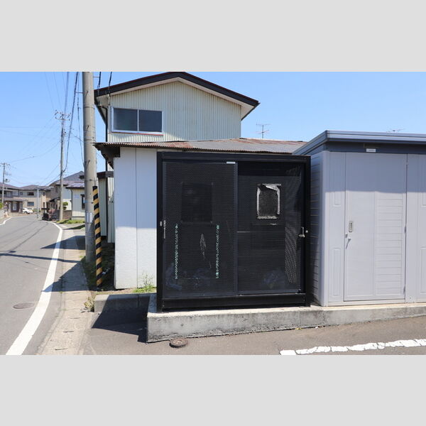 現地周辺 (専用ゴミ置き場)