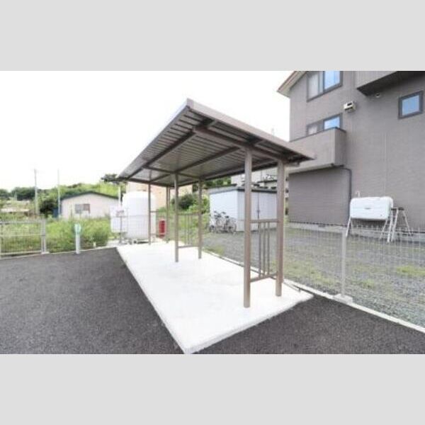 現地周辺 (駐輪場)