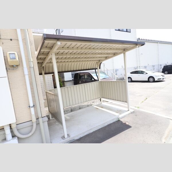 現地周辺 (駐輪場)