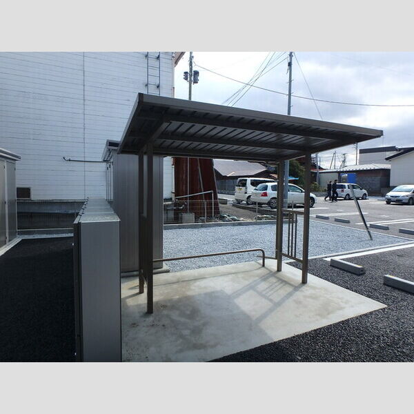 現地周辺 (駐輪場)