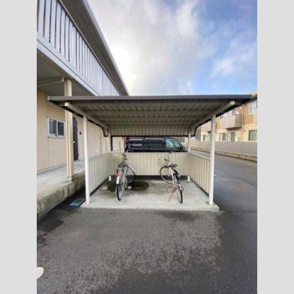 現地周辺 (駐輪場)