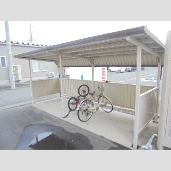 現地周辺 (駐輪場)