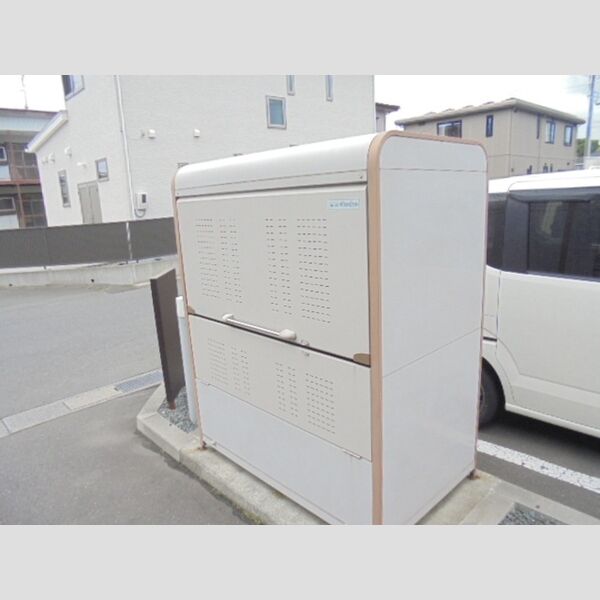 現地周辺 (ゴミ置場)