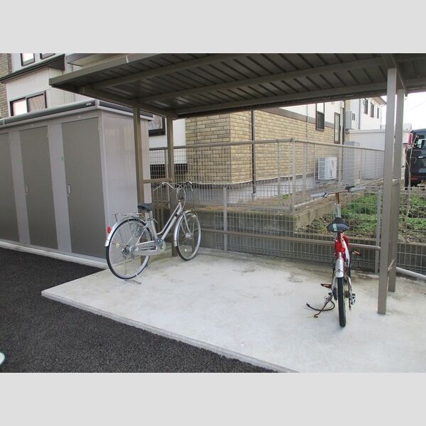 現地周辺 (駐輪場)