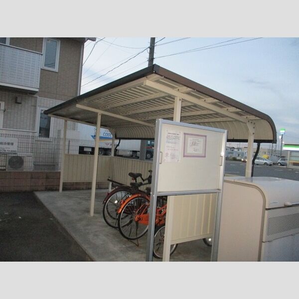 現地周辺 (リヴィエールスクエア駐輪場)