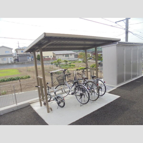 現地周辺 (駐輪場)