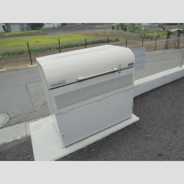 現地周辺 (ゴミ置場)