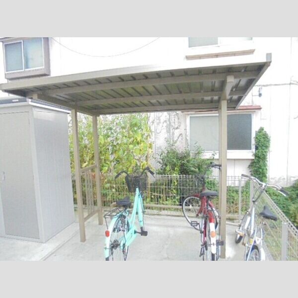 現地周辺 (駐輪場)