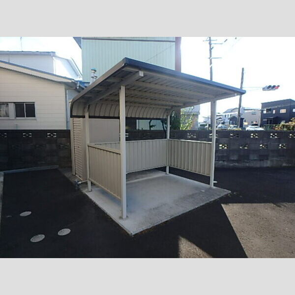 現地周辺 (駐輪場)