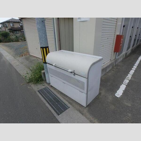 現地周辺 (ゴミ置場)