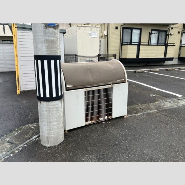 現地周辺 (ごみ置き場)