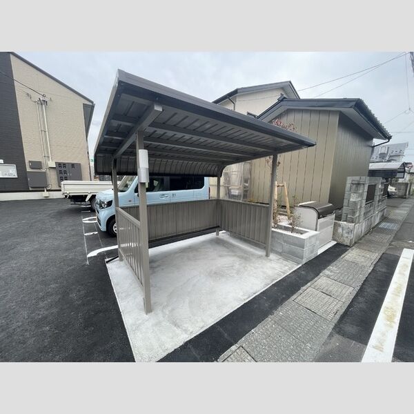 現地周辺 (駐輪場)