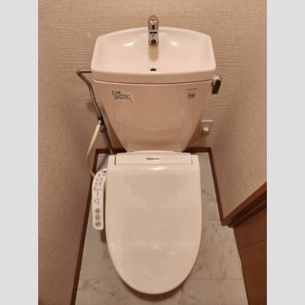 トイレ (トイレ)