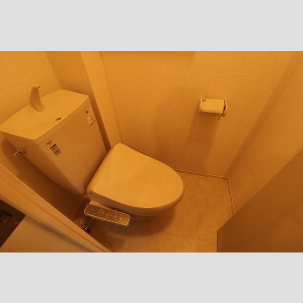 トイレ (トイレ)