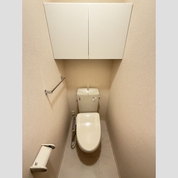 トイレ (トイレ)