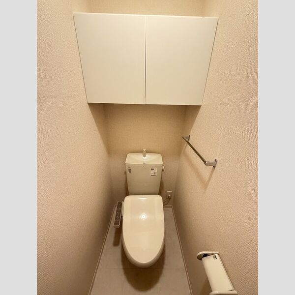 トイレ (トイレ)