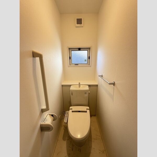 トイレ (トイレ)