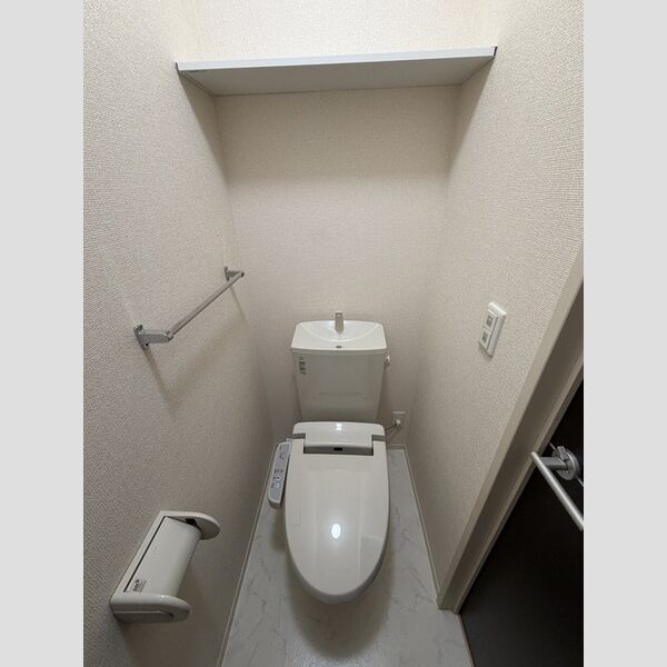 トイレ (トイレ)