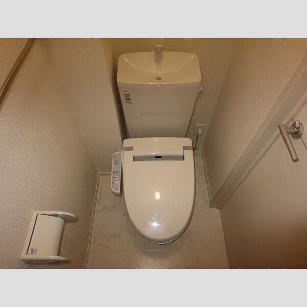 トイレ (トイレ)