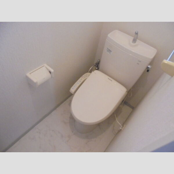 トイレ (トイレ)