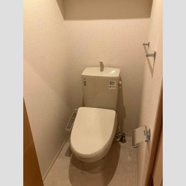 トイレ (トイレ)