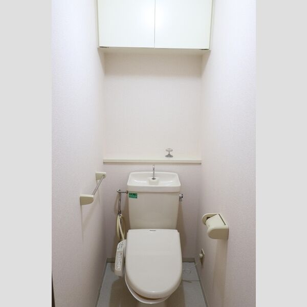 トイレ (トイレ)