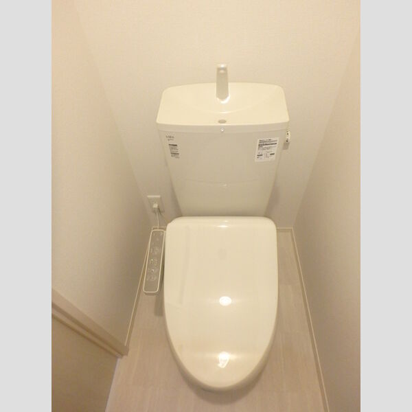 トイレ (トイレ)