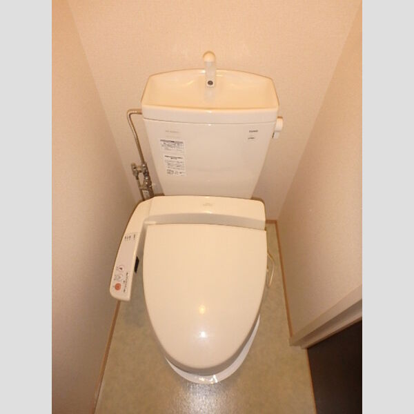 トイレ (トイレ)