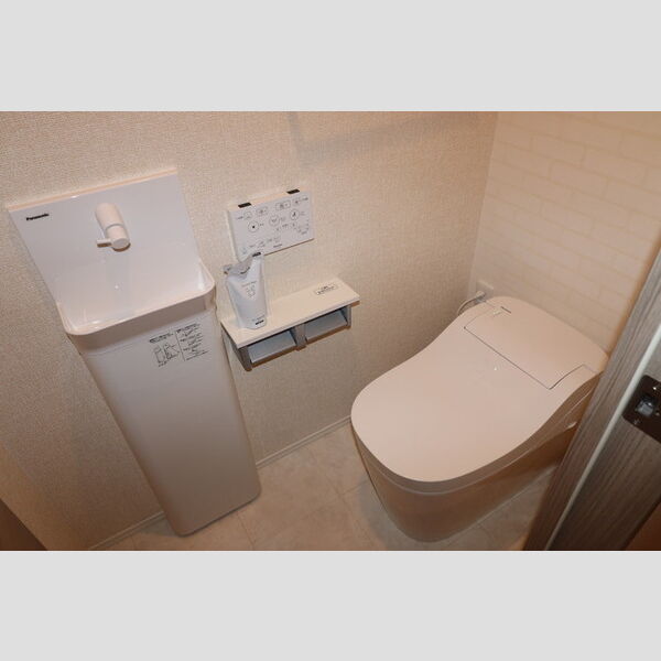 トイレ (トイレ)