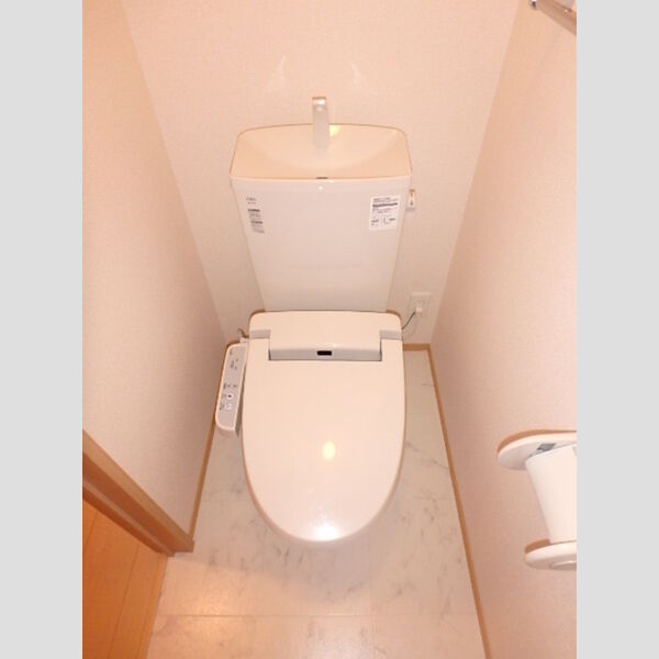 トイレ (トイレ)