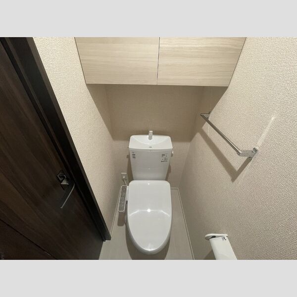 トイレ (トイレ)