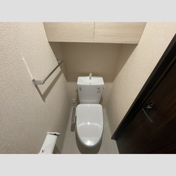 トイレ (トイレ)