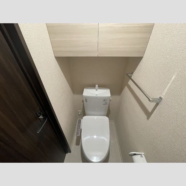 トイレ (トイレ)