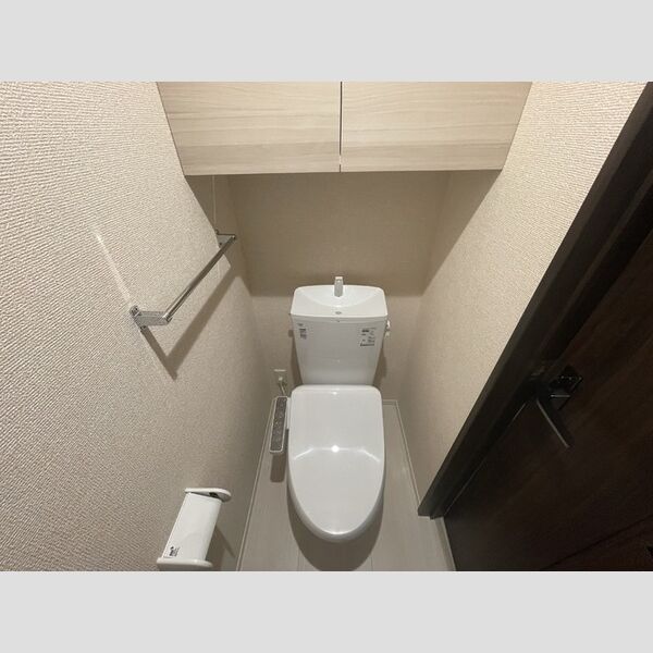 トイレ (トイレ)