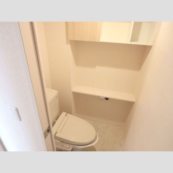 トイレ (トイレ)