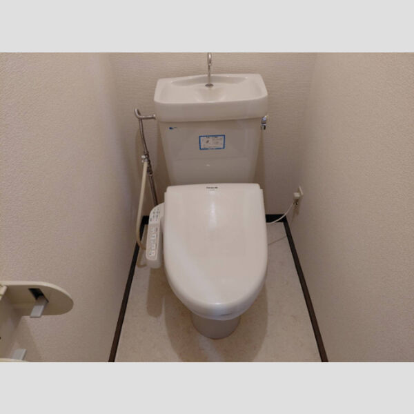 トイレ (トイレ)