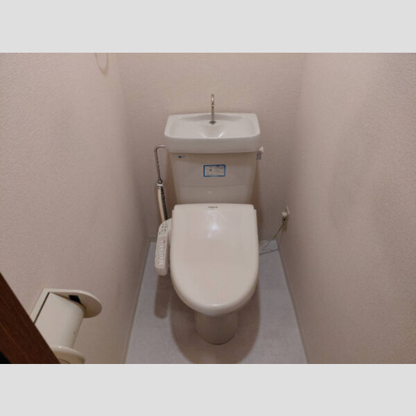 トイレ (トイレ)