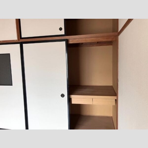 収納 (押入)