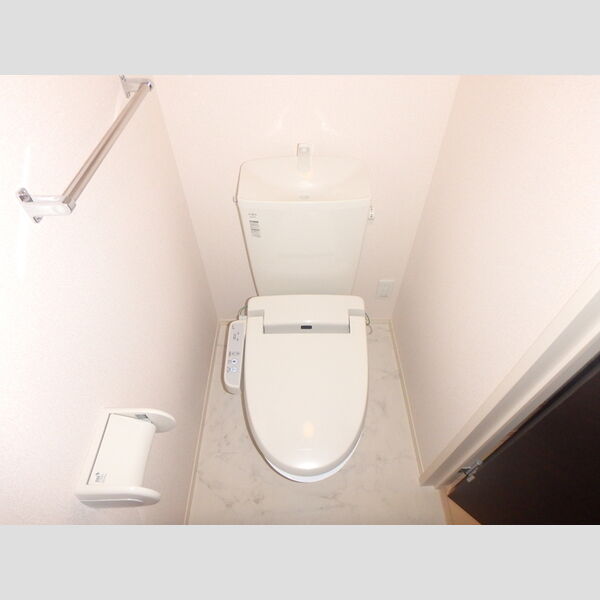 トイレ (トイレ)