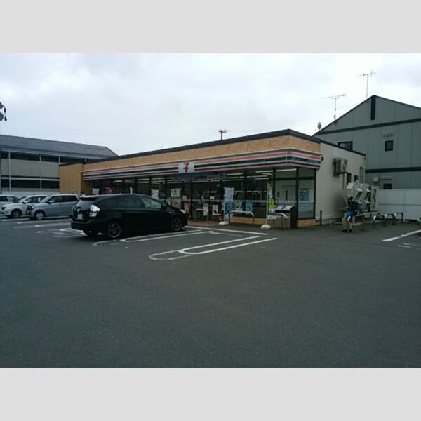 現地周辺 (少し離れたところにセブンイレブンさんあります)