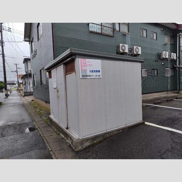 現地周辺 (専用ごみ置き場)