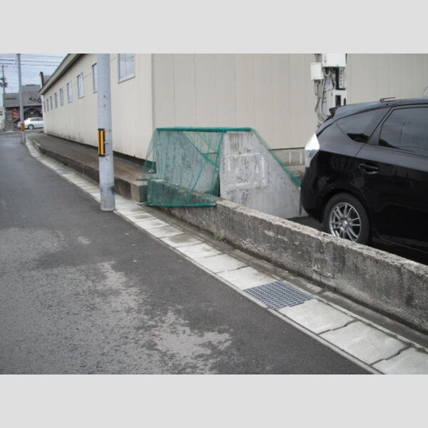 現地周辺 (ゴミ置き場)