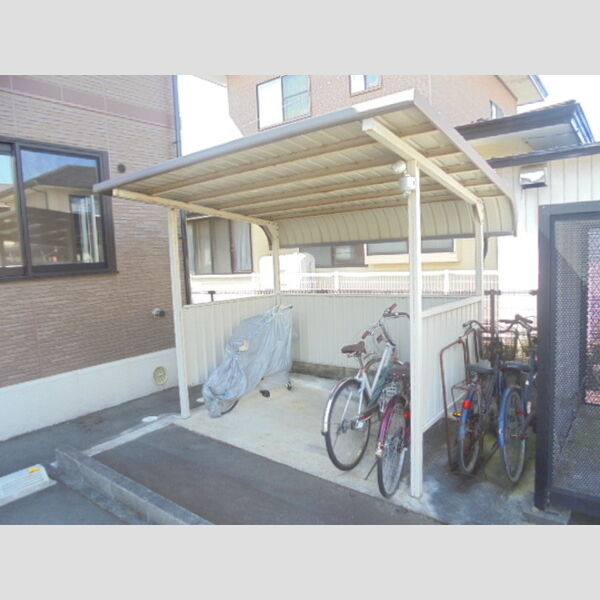 現地周辺 (駐輪場)