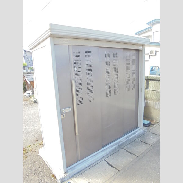 現地周辺 (アパート専用ゴミステーション)