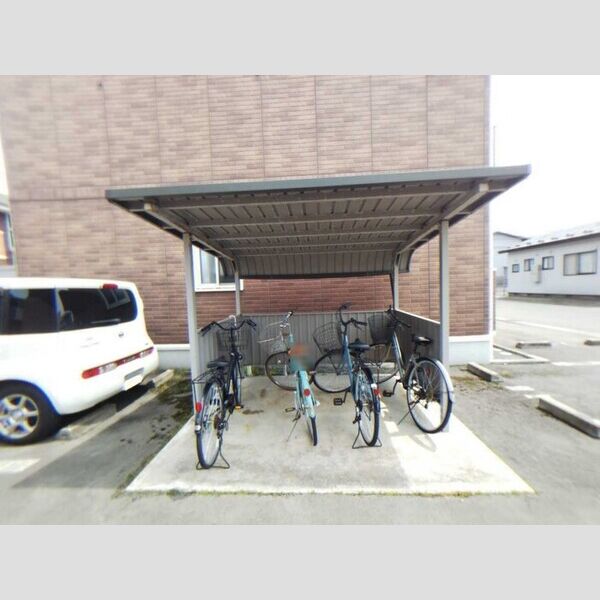 現地周辺 (駐輪場)