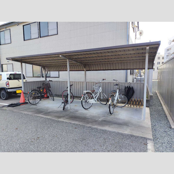 現地周辺 (駐輪場)