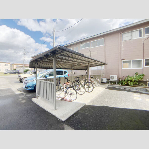 現地周辺 (駐輪場orゴミ置場)