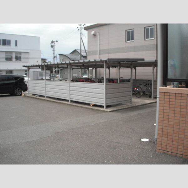 現地周辺 (駐輪場)