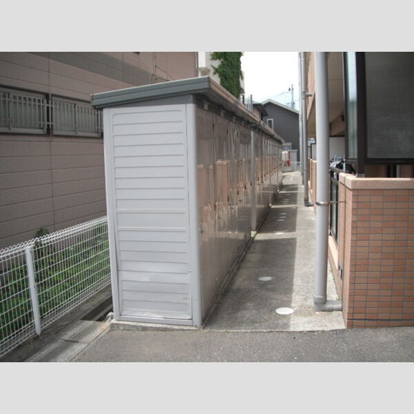 現地周辺 (物置)