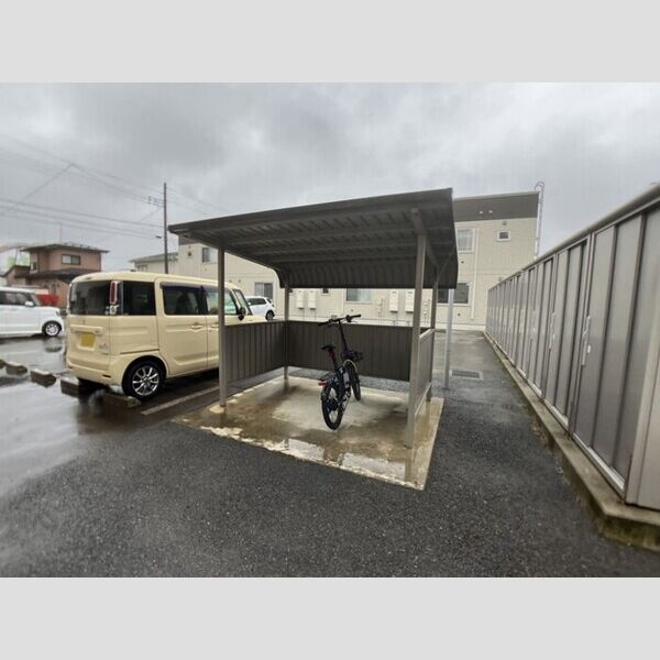 現地周辺 (駐輪場)